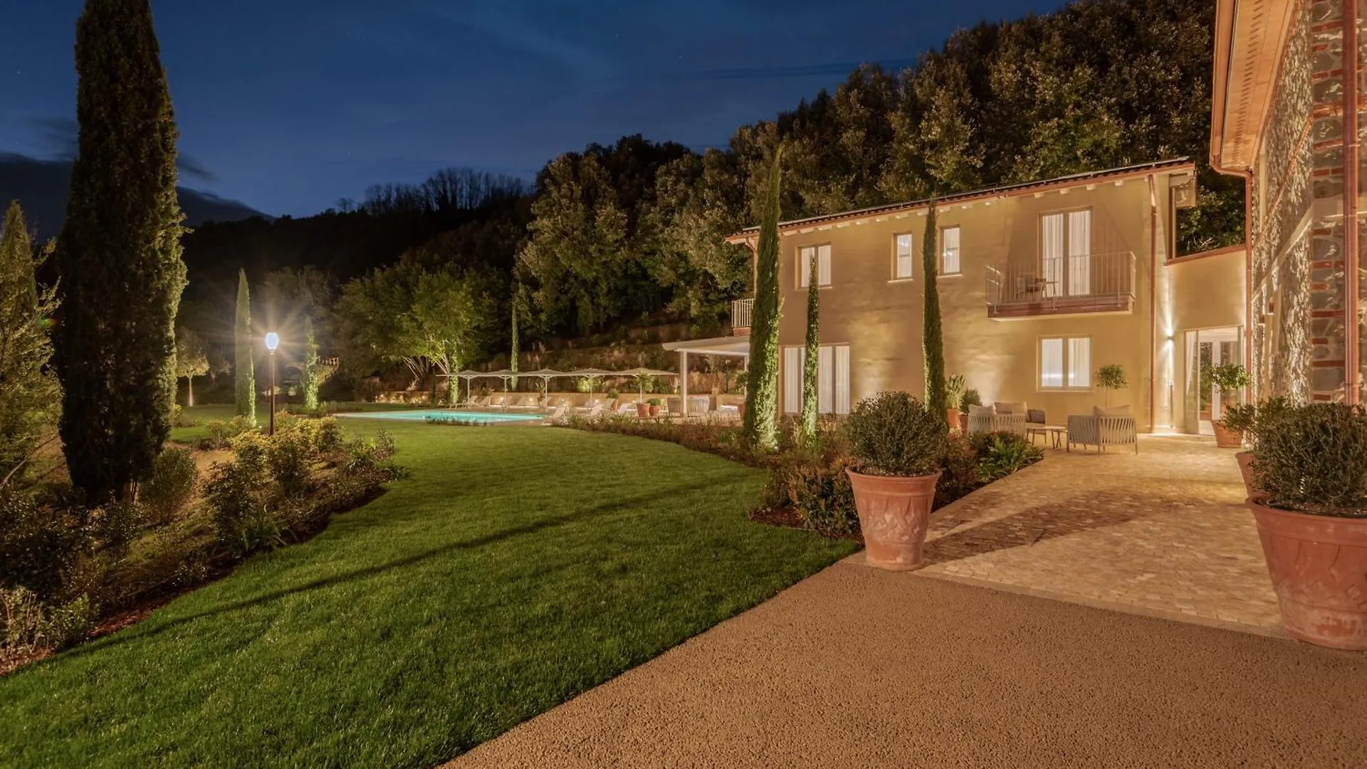Diamond In The Hills Piscina Privata E Vasca Idromassaggio Villa Serravalle Pistoiese Italy
